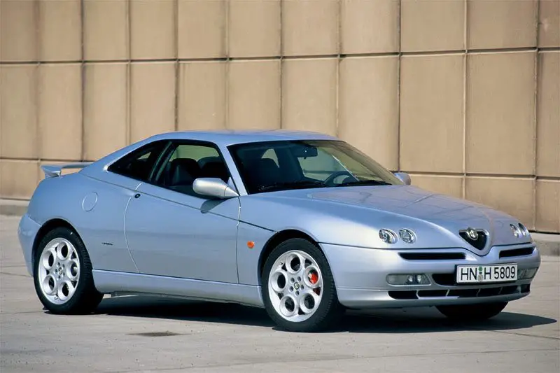 Технические характеристики и расход топлива Alfa Romeo GTV 916 